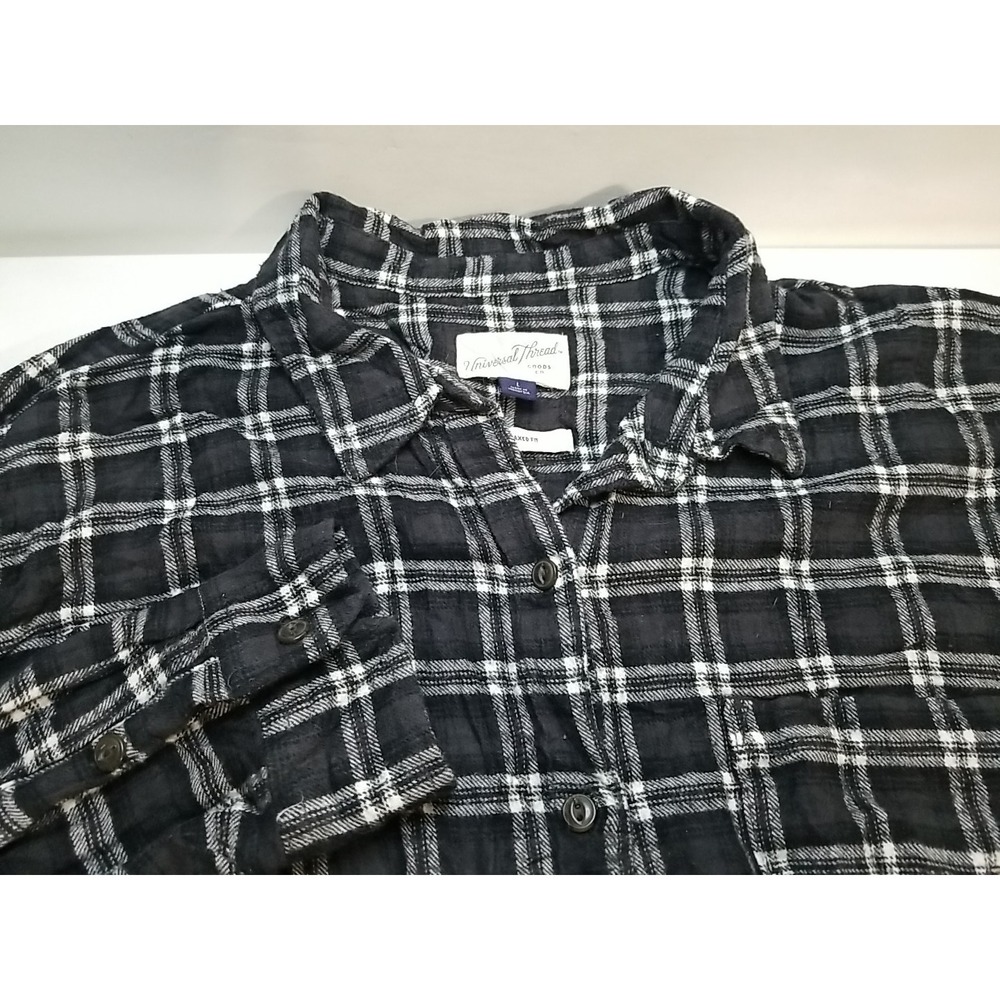 Universal Thread Plaid Flannel Button Up Shirt Womens L Black White Relaxed Fit